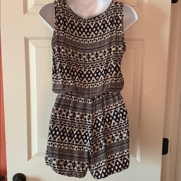 Printed Sleeveless Romper - Picture 5 of 6